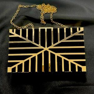 Cariedo evening bag black and gold with chain strap.